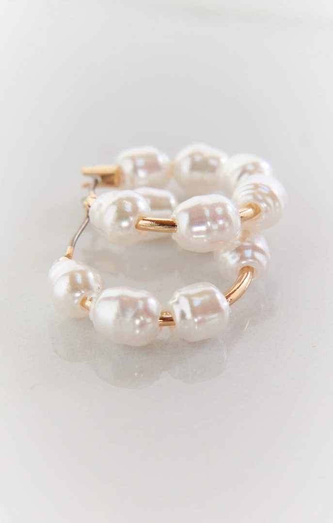 Show Me Your Mumu Emmy Mini Pearl Hoops ~ White/Gold New Mu 7 Show Me Your Mumu Emmy Mini Pearl Hoops ~ White/Gold New Mu