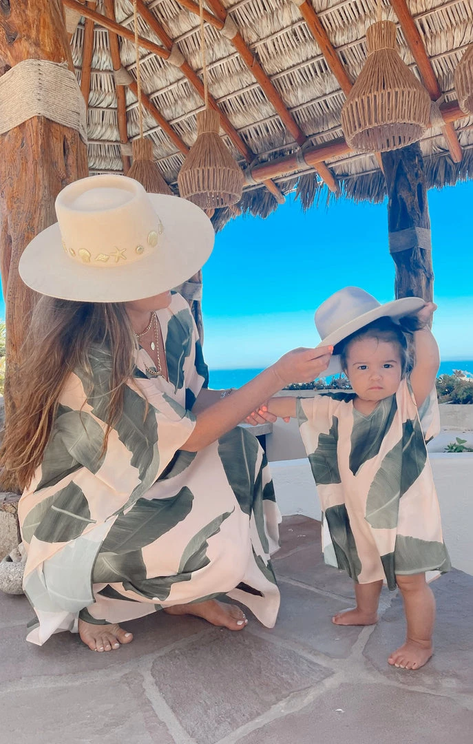 Show Me Your Mumu Little Hana Trumu ~ Queen Palms 4 Show Me Your Mumu Little Hana Trumu ~ Queen Palms