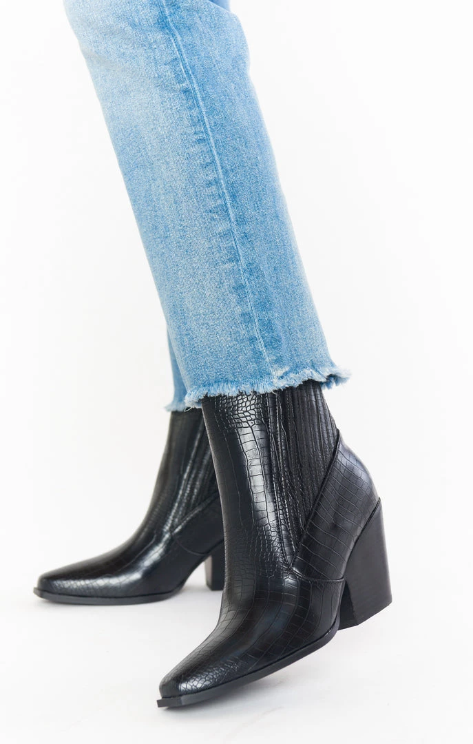 Show Me Your Mumu Billini Cynthi Western Boot ~ Black Croc 3 Show Me Your Mumu Billini Cynthi Western Boot ~ Black Croc