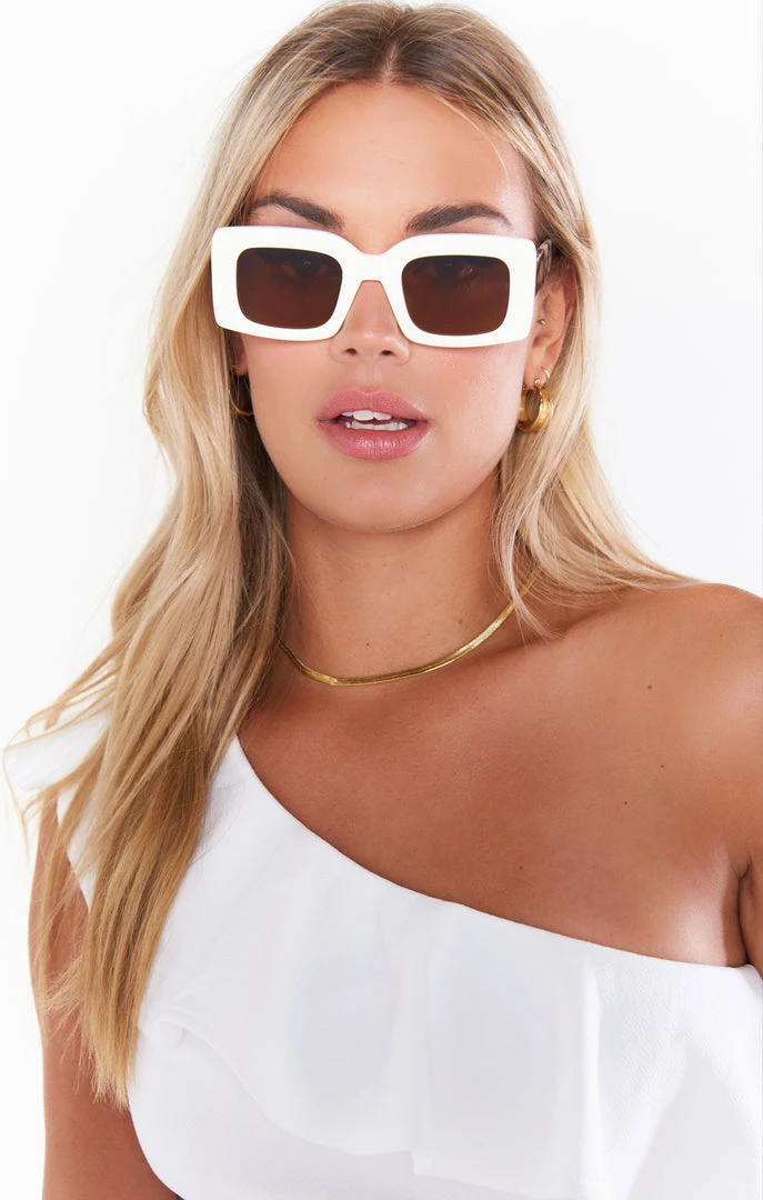 Show Me Your Mumu Banbè Eyewear The Kendall Sunglasses ~ Ivory & Blonde Tort 3 Show Me Your Mumu Banbè Eyewear The Kendall Sunglasses ~ Ivory & Blonde Tort