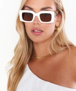 Show Me Your Mumu Banbè Eyewear The Kendall Sunglasses ~ Ivory & Blonde Tort 12 Show Me Your Mumu Banbè Eyewear The Kendall Sunglasses ~ Ivory & Blonde Tort