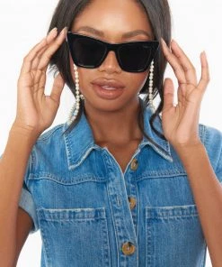 Show Me Your Mumu Accessories Pearl Sunglasses Chain ~ White/Gold 11 Show Me Your Mumu Accessories Pearl Sunglasses Chain ~ White/Gold